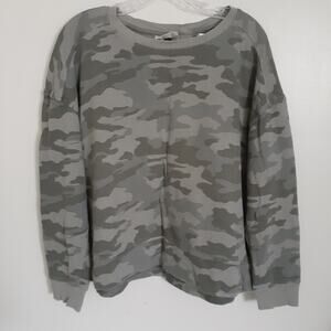 Universal Thread Women's XL Green Long Sleeve Camouflage Crew Neck Sweater